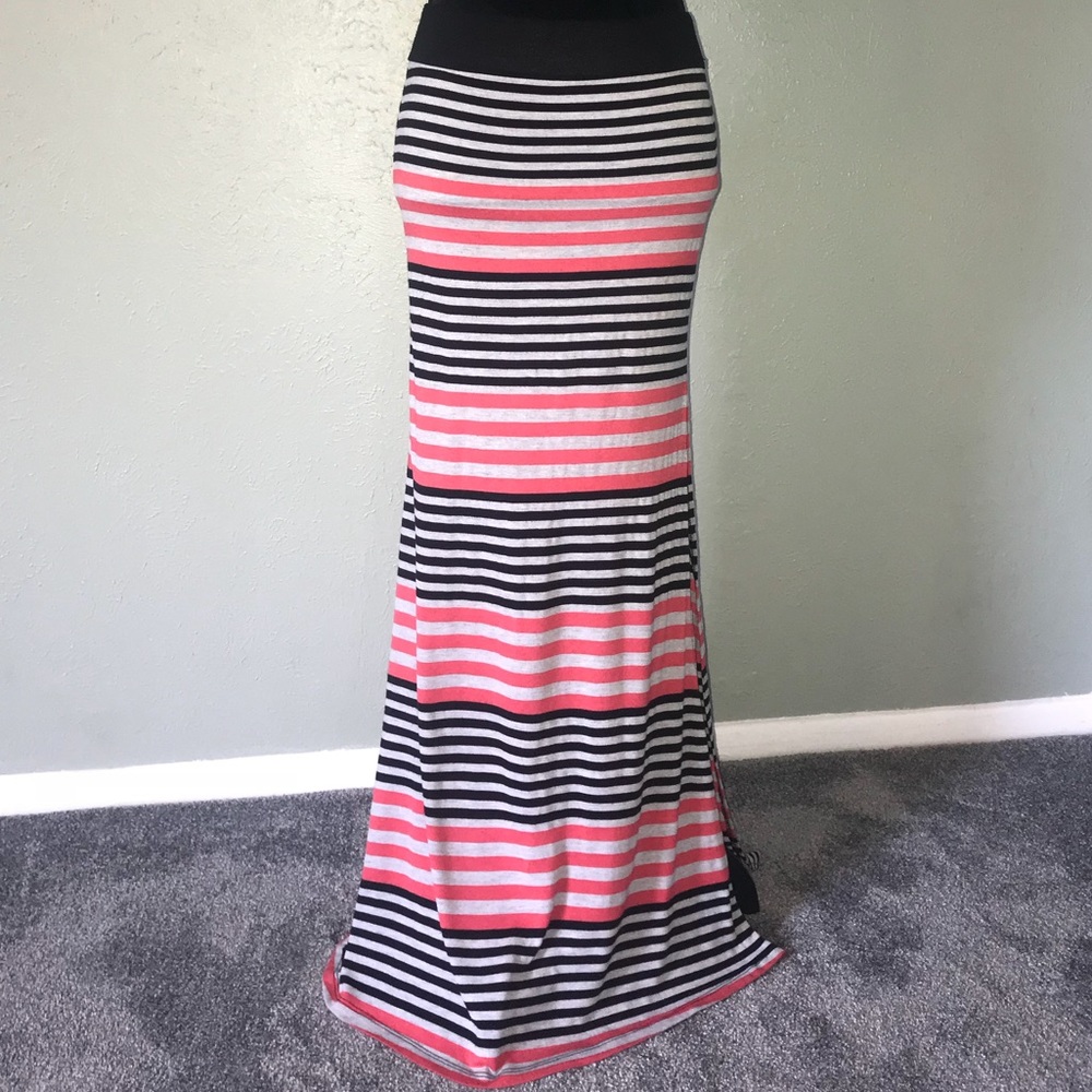GUESS - striped maxi skirt (coral and black)